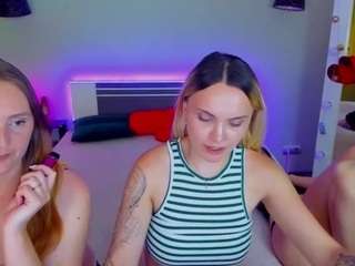 Succescheriesss's cam show statistics and live stream