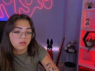 le modèle bloom-night est en webcam porno dans un show sur le site camsoda, il possède les tags suivants: ahegao,brown eyes,cock rating,dirty talk,drinking,feet,fetish,foot fetish,lovense,tattoos,tease,teen 18,toys,young adult,hd