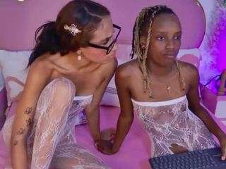 le modèle cheryl1 est en webcam porno dans un show sur le site camsoda, il possède les tags suivants: anal,black hair,brown eyes,deepthroat,drinking,fuck machine,full nudity,lovense,orgasm,striptease,toys,hd,petite,small tits,squirt