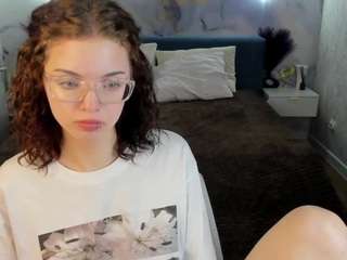 le modèle wullwet-rav est en webcam porno dans un show sur le site camsoda, il possède les tags suivants: ass,sexy,bedroom,no smoking,normal,oil,orgasm,pussy,school,sexting,shaved pussy,natural,skinny,strip,striptease,sweet,tattoos,tease,teen (18+),wet