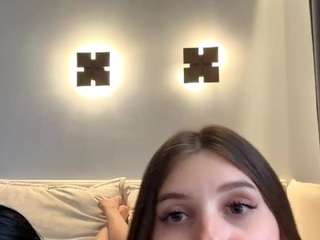 SuzannFulliton live cam — ahegao, skinny, natural