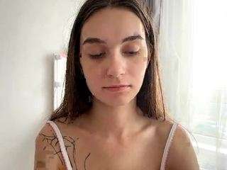 Live cam show with HattieWassam