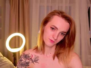 MiaKomoi live webcam show