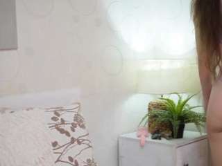 MonaPinky live webcam show