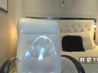 zara-moon1 webcam