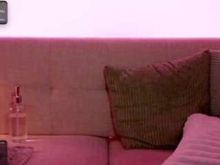 itschloelaurent Live Webcam on CamSoda