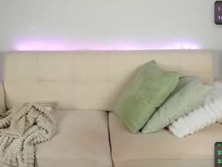 itschloelaurent Sex Cam Show
