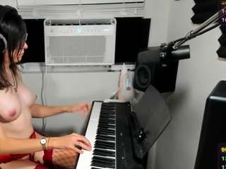 itschloelaurent live webcam show