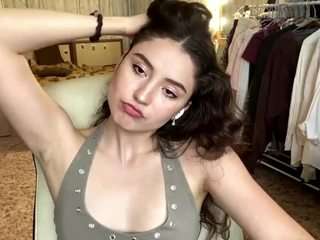 LilliamBeen live webcam show