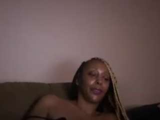 le modèle popstarbarbie est en webcam porno dans un show sur le site camsoda, il possède les tags suivants: brown eyes,nipple piercings,no drinking,tattoos,blonde hair,curvy,mobile,small tits