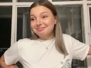 Carmondiskin's cam show statistics and live stream