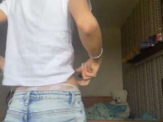 le modèle ladonnabassler est en webcam porno dans un show sur le site camsoda, il possède les tags suivants: ahegao,naked,tease,tattoos,strip,squirter,spank,skinny,sexy,pussy,public,no smoking,no drinking,nipple piercings,nature,natural,lush,amateur,asshole,anal