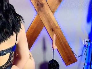 lauraslavebdsm private show