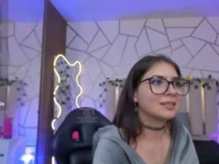 andrea-tay Live Webcam on CamSoda