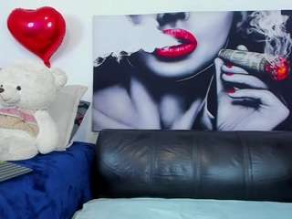 Angelinefocus's cam show statistics and live stream