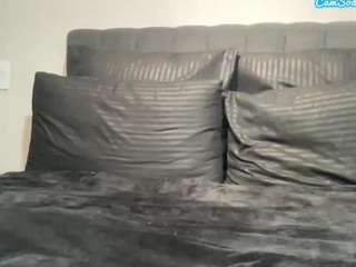 Hotmelelo live webcam show