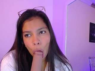 magiic-brunette Live Webcam on CamSoda