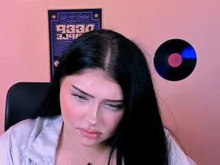 amanda-striking