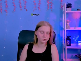 amanda-striking live webcam show