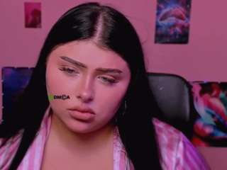 amanda-striking live cam preview