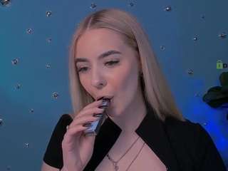 amanda-striking