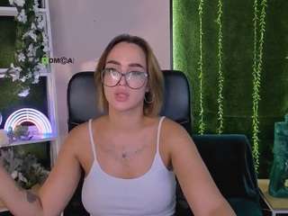celia-mist live webcam show