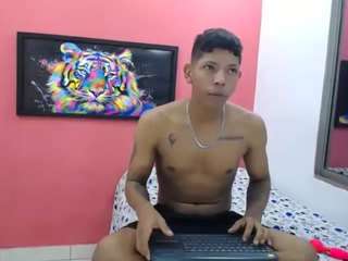 latinosninfomanos live webcam show