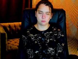 LiviaSshy live cam preview