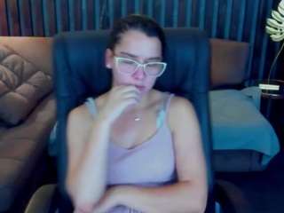 LiviaSshy live cam preview