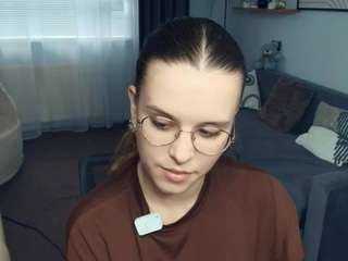 Anissadruvenga's cam show statistics and live stream