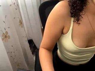 petitecurlybrunette