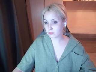 Live cam show with Evelyn