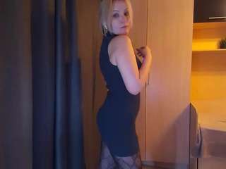 Evelyn live webcam show