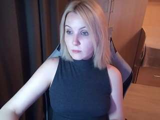 Evelyn live webcam show