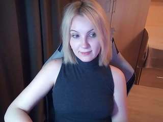 Evelyn live webcam show