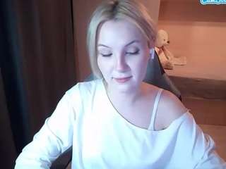 Evelyn live webcam show