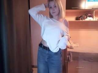 Evelyn live webcam show