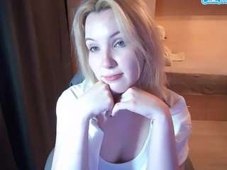 Evelyn live webcam show
