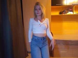 Evelyn live webcam show
