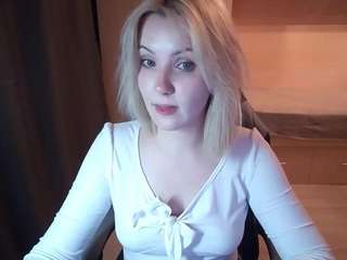 Evelyn live webcam show