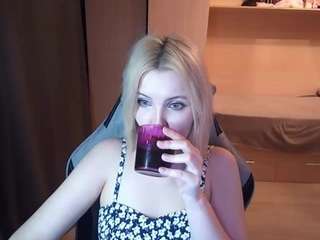 rosellemanila live on CamSoda