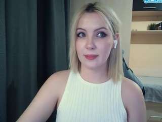 Evelyn live cam