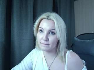 Evelyn live cam preview