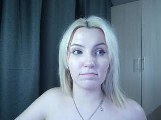 Evelyn live cam preview