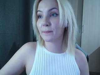 Evelyn live cam preview