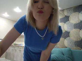 Evelyn live cam preview