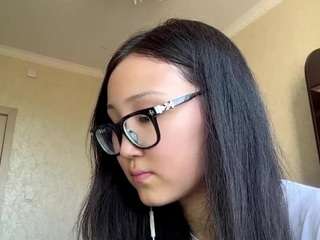 Helentuckett's cam show statistics and live stream