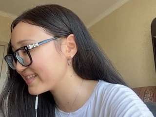 Helentuckett's cam show statistics and live stream