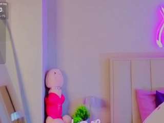 nelly-maay Sex Cam Show