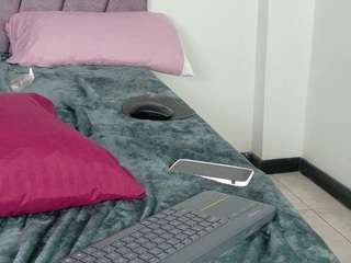 AlanaRoseeX live webcam show